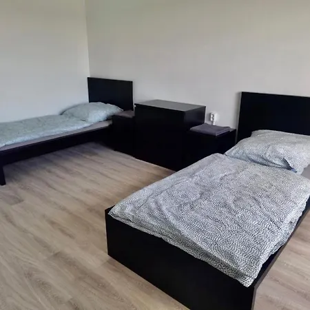 5 Betten Monteurwohnung In Lägenhet Zeithain