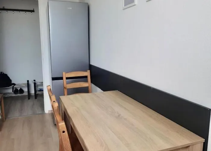 5 Betten Monteurwohnung In شقة